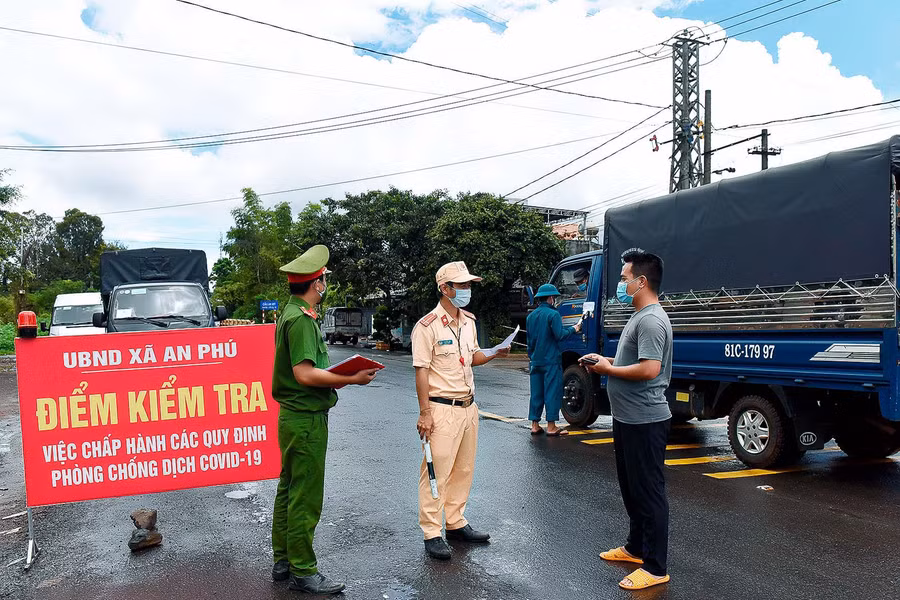7.Hầu hết tài xế đều đồng tình với việc lập chốt kiểm soát người và phương tiện ra vào địa bàn TP. Pleiku, bởi đây là việc cần thiết để bảo vệ cộng đồng và bản thân họ trong thời điểm dịch bệnh diễn biến phức tạp, khó lường. 