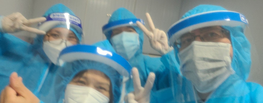 Các tình nguyện viên trẻ Trường CĐ Y tế Lâm Đồng vui vẻ ở lại lần thứ 2 hỗ trợ Bình Dương phòng chống dịch Covid-19. Ảnh: CĐYT Lâm Đồng