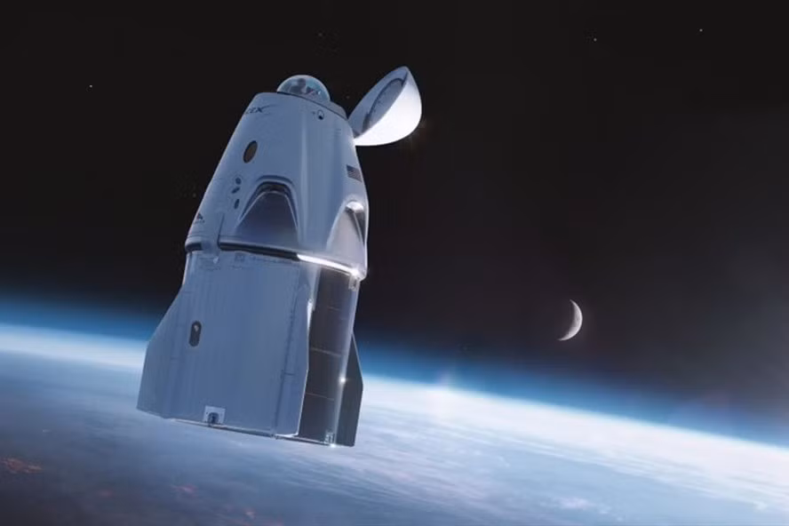 Tàu vũ trụ SpaceX Crew Dragon đã được trang bị cửa sổ quan sát hình vòm cho sứ mệnh Inspiration4 sắp tới. Ảnh: SpaceX
