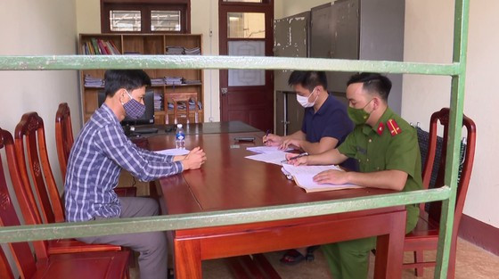 Cơ quan chức năng làm việc với Nguyễn Văn Chung