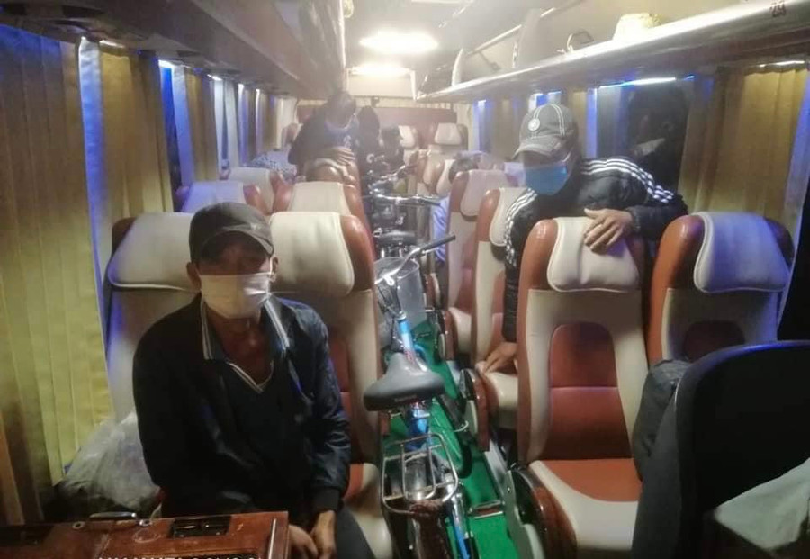 Ngay trong đêm, cả đoàn được bố trí tiếp tục hành trình. Ảnh: MXH