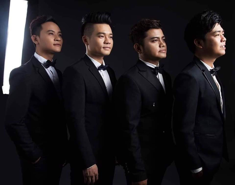 Ca sĩ Y Jang Tuyn (thứ hai từ phải qua) từng đoạt giải 3 Tiếng hát Truyền hình TP.HCM, sau đó là giải 3 Sao Mai. Ảnh: FBNV