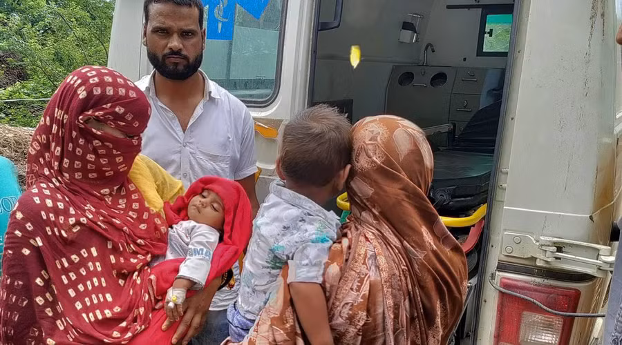 Trẻ em là đối tượng bị ảnh hưởng nhiều nhất. Ảnh: The Indian Express