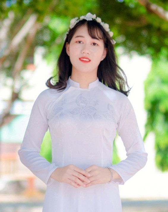 Cô gái xinh xắn của miền đất cao nguyên và đam mê theo đuổi ngành Luật Kinh doanh. Cô gái xinh xắn của miền đất cao nguyên và đam mê theo đuổi ngành Luật Kinh doanh
