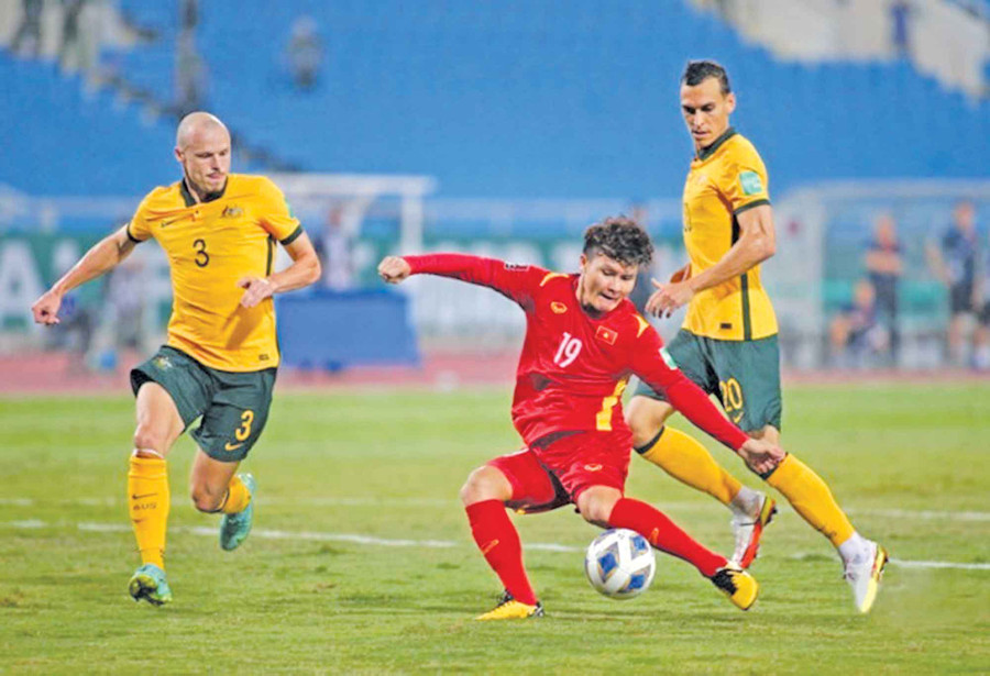 Tiền vệ Quang Hải trong trận đấu với Australia, ngày 7-9. Ảnh: VFF