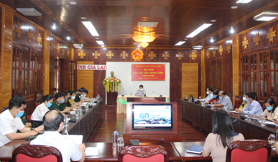 Quang cảnh hội nghị báo cáo viên Trung ương tháng 10-2021 tại điểm cầu tỉnh Gia Lai. Ảnh: Phan Lài Toàn cảnh hội nghị báo cáo viên Trung ương tháng 10 tại điểm cầu tỉnh Gia Lai. Ảnh: Phan Lài