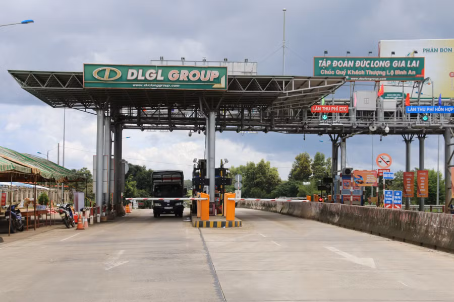 Trạm thu phí Cai Chanh dừng hoạt động để phục vụ công tác phòng, chống dịch Covid-19. Ảnh: Lê Min