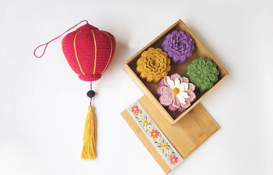 Hộp bánh Trung Thu độc đáo mất gần hai tháng mới hoàn thành của chị Nguyễn Thu Thảo. (Ảnh: NVCC)