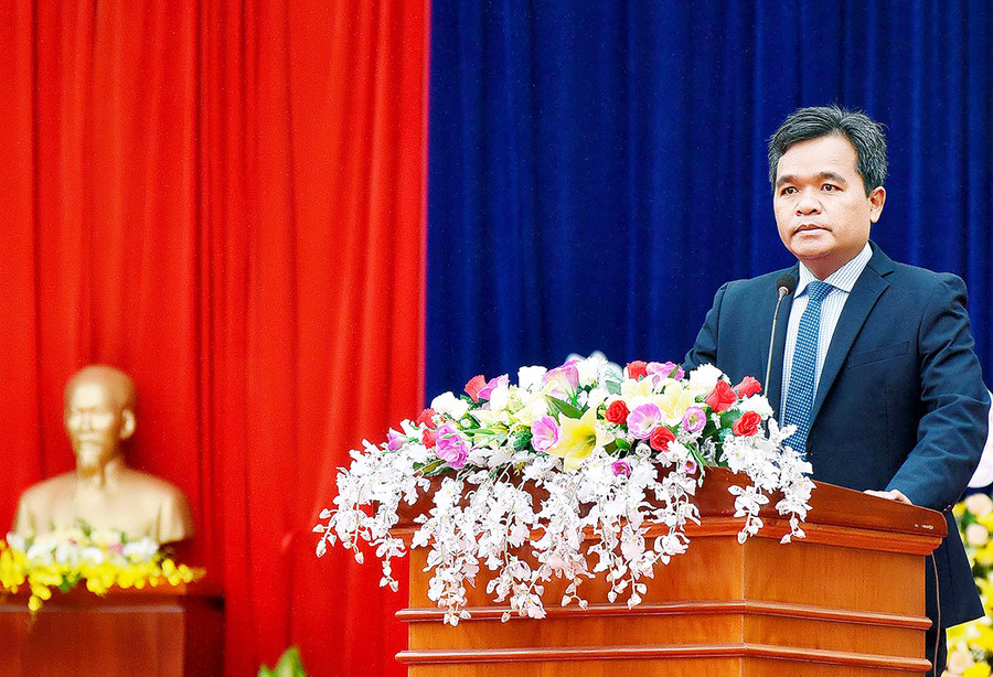 Bí thư Tỉnh ủy Hồ Văn Niên tuyên bố bắt đầu năm học mới 2021-2022. Ảnh: Đức Thụy Ảnh Đức Thụy