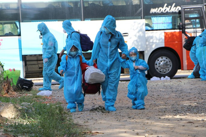 Quảng Ngãi sẽ cách ly 21 ngày đối với trường hợp F1 và sẽ không cách ly tập trung đối với người đã tiêm đủ 2 mũi vắc xin về từ vùng dịch. Ảnh: T.Trực