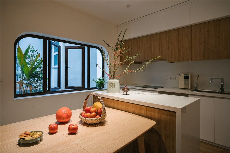  Căn nhà đáp ứng tiêu chí gọn gàng, ít và đủ đồ đạc để không gian được mở một cách tối đa.