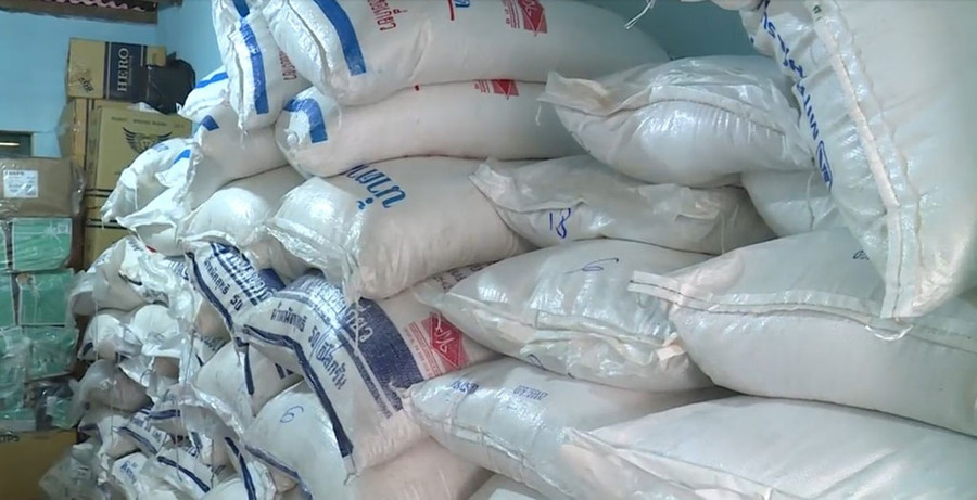 Đường kính, mặt hàng “hot” của các nhóm buôn lậu dọc sông Sê Pôn hiện nay