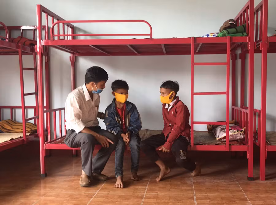 Nhà nội trú của Trường Tiểu học và THCS Đak Jơ Ta (huyện Mang Yang) được Dự án “Sức mạnh 2000” xây tặng. Ảnh: Thủy Bình