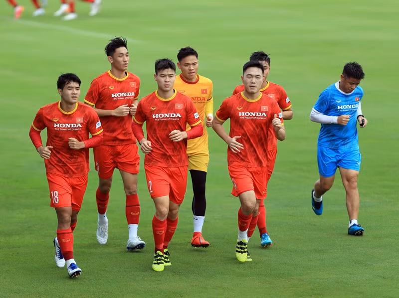 Đội tuyển Việt Nam trở lại tập luyện chuẩn bị cho trận đấu với đội tuyển Trung Quốc và Oman. Ảnh: VFF