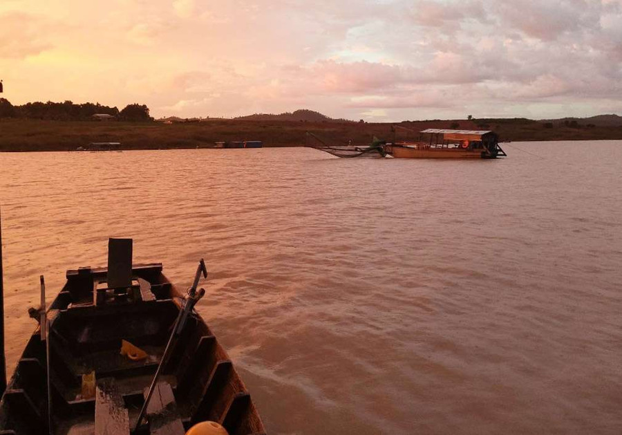 Chiều về trên lòng hồ Ya Ly. Ảnh: N.P Chiều về trên lòng hồ Ya Ly. Ảnh: N.P