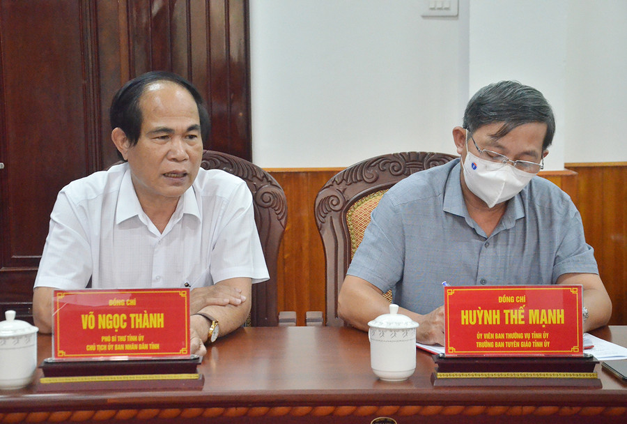 Chủ tịch UBND tỉnh Võ Ngọc Thành phát biểu ý kiến tại buổi làm việc. Ảnh: Phương Linh