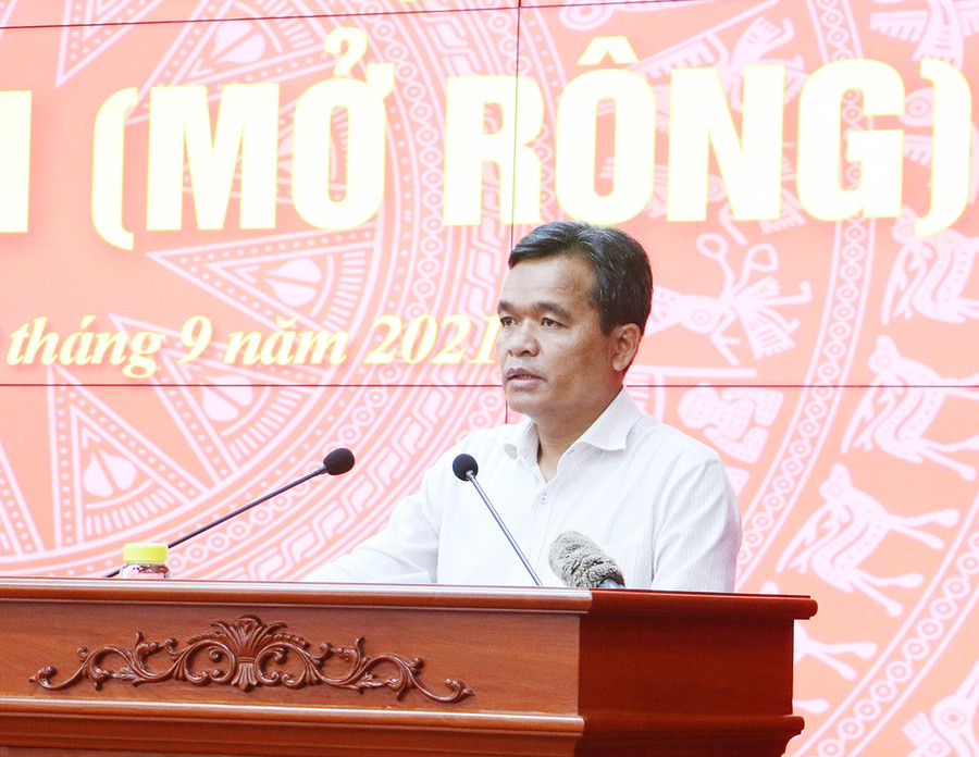  Đồng chí Hồ Văn Niên-Ủy viên Ban Chấp hành Trung ương Đảng, Bí thư Tỉnh ủy, Chủ tịch HĐND tỉnh phát biểu kết luận hội nghị. Ảnh: Quang Tấn