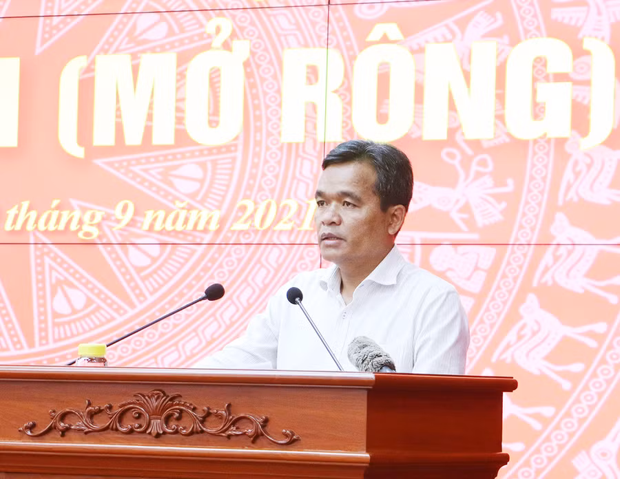  Đồng chí Hồ Văn Niên-Ủy viên Ban Chấp hành Trung ương Đảng, Bí thư Tỉnh ủy, Chủ tịch HĐND tỉnh phát biểu kết luận hội nghị. Ảnh: Quang Tấn