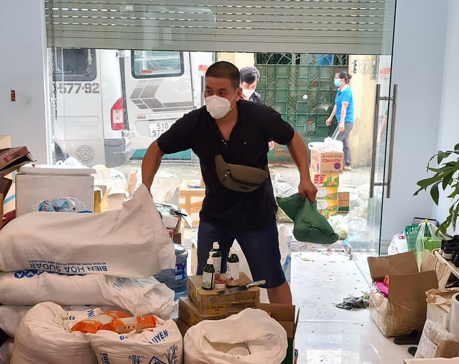 Nhiều nhà hảo tâm khắp nơi đóng góp cho bếp ăn thiện nguyện. Ảnh: NVCC