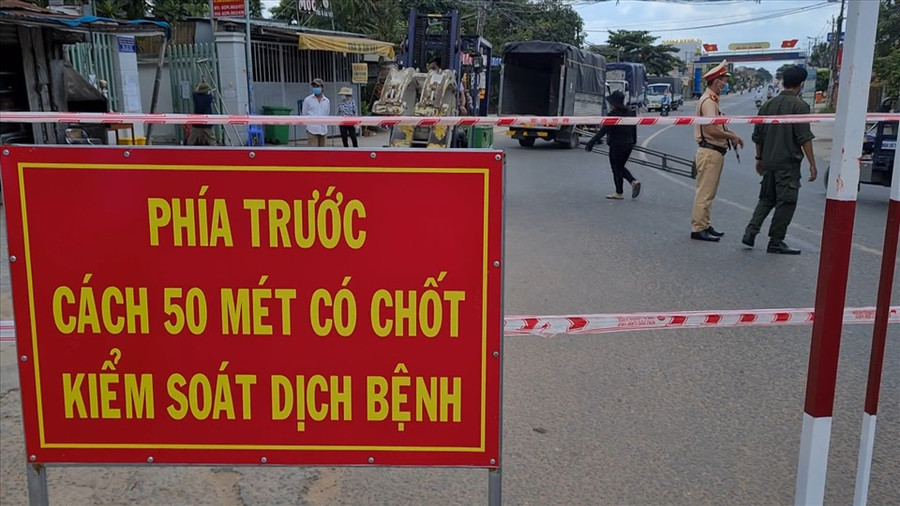 Chốt kiểm soát dịch bệnh ở thị xã Tân Uyên.