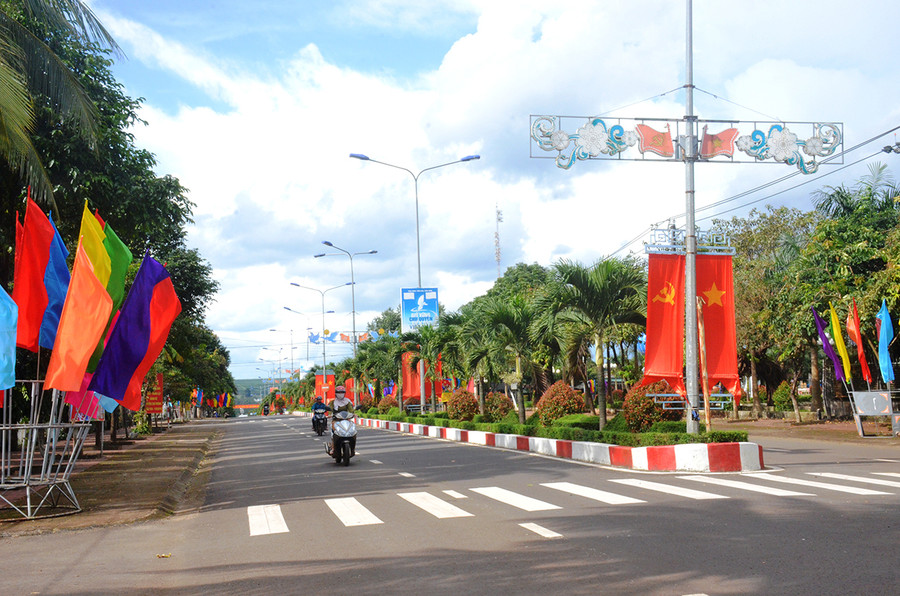 Thị trấn Chư Prông ngày càng khởi sắc. Ảnh: Đinh Văn Dũng Thị trấn Chư Prông ngày càng khởi sắc. Ảnh: Đinh Văn Dũng