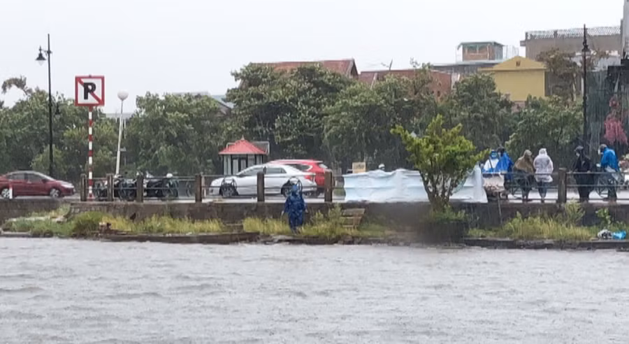 Khu vực phát hiện thi thể nổi trên sông Hương. Ảnh: C.A