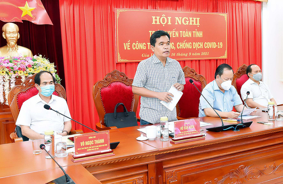 Đồng chí Hồ Văn Niên-Ủy viên Ban Chấp hành Trung ương Đảng, Bí thư Tỉnh ủy, Chủ tịch HĐND tỉnh phát biểu kết luận hội nghị. Ảnh: Đức Thụy