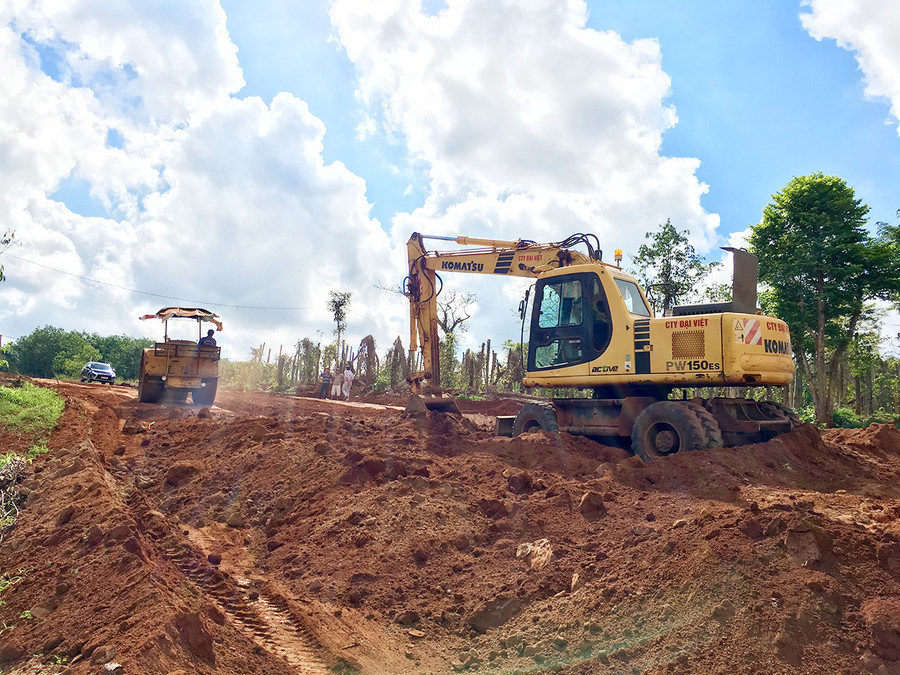  Dự án Đường liên xã Ia Kla-Ia Krêl-Ia Kriêng huyện Đức Cơ hoàn thành và đưa vào sử dụng đã tạo điều kiện thuận lợi trong giao thông, giao thương của người dân. Ảnh: Hà Duy