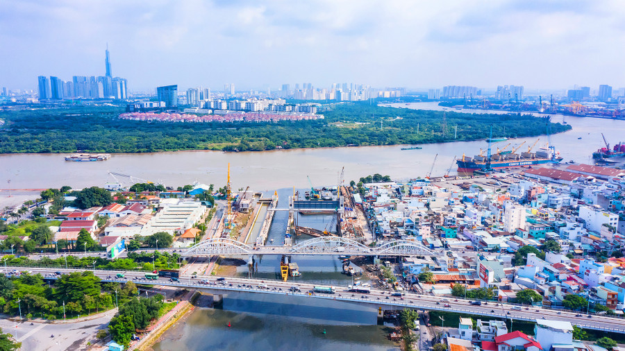 Dự án BT chống ngập ở TP.HCM triển khai mãi không xong. Ảnh: T.N