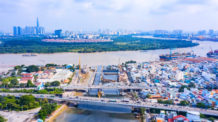 Dự án BT chống ngập ở TP.HCM triển khai mãi không xong. Ảnh: T.N