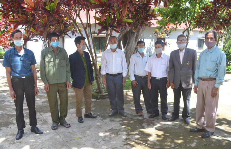 NCT huyện Chư Prông trao đổi kinh nghiệm làm công tác xây dựng hệ thống chính trị ở địa phương. Ảnh: Hoàng Cư