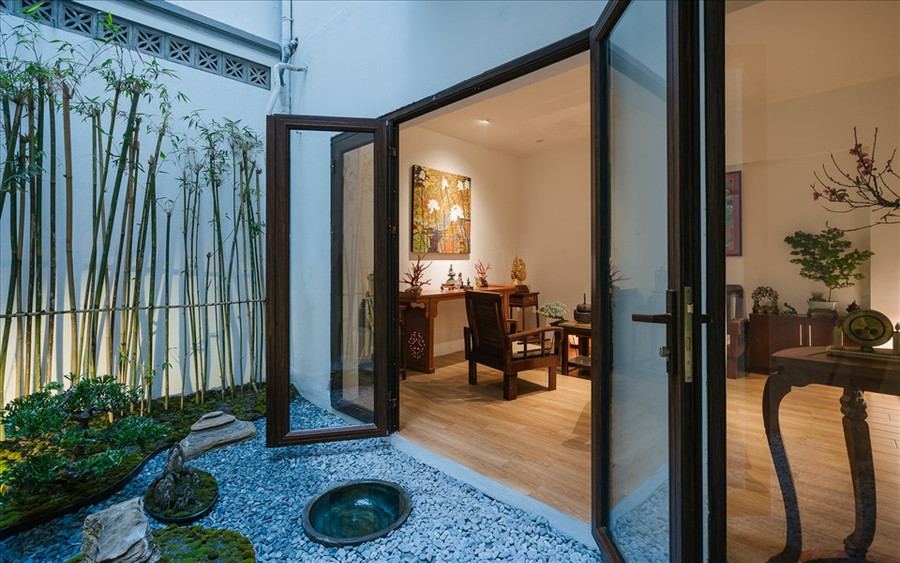 “Với mình, mỗi ngày nên có 1-2 tiếng tự ngồi tĩnh lặng, thêm vào đó là không thích ồn ào náo nhiệt, rượu bia nên không gian uống trà thật sự cần thiết