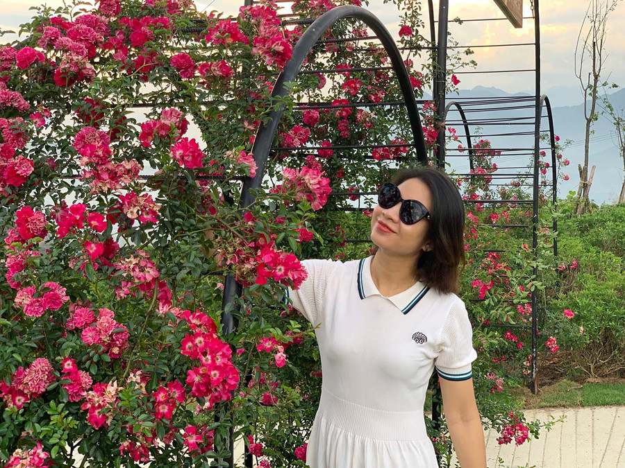 Du khách chụp ảnh tại vườn hoa hồng tại Sapa. (Ảnh: Thanh Hà) Du khách chụp ảnh tại vườn hoa hồng tại Sapa. (Ảnh: Thanh Hà)