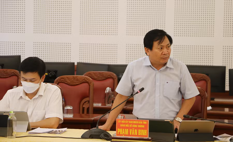 Giám đốc Sở Công thương Phạm Văn Binh nêu các giải pháp thực hiện của ngành trong thời gian qua. Ảnh: Quang Tấn