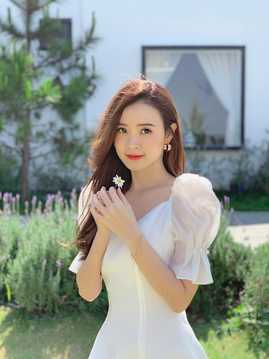 Midu ghi điểm bởi nhan sắc xinh đẹp, trẻ trung khiến nhiều người ngưỡng mộ. Ảnh: FBNV