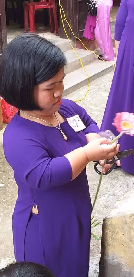 Ngoài học tập, cô gái tí hon đam mê các hoạt động xã hội. Ảnh: TGCC