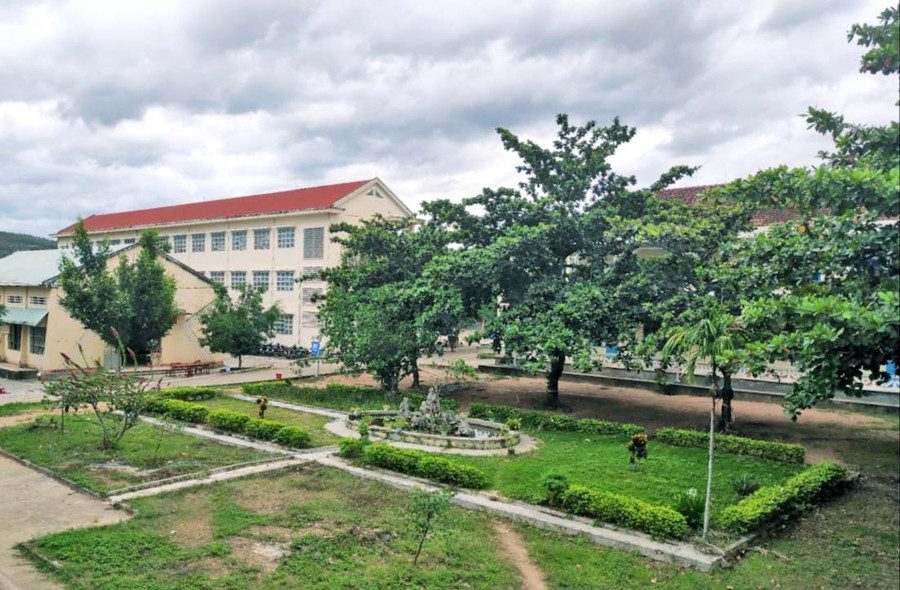 Khuôn viên xanh mát của Khu cách ly tập trung huyện Kbang. Ảnh: Lam Nguyên