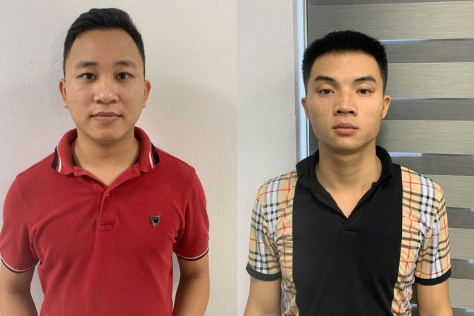 Hai bị can Lộc (trái) và Sơn tại cơ quan công an