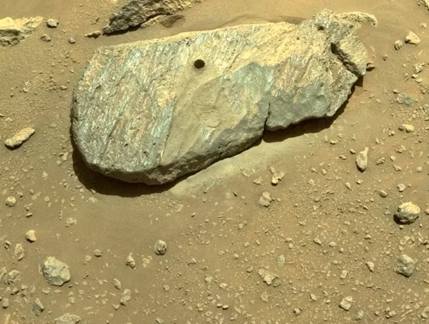 Perseverance thu được mẫu vật đầu tiên trên sao Hỏa. Nguồn: earthsky