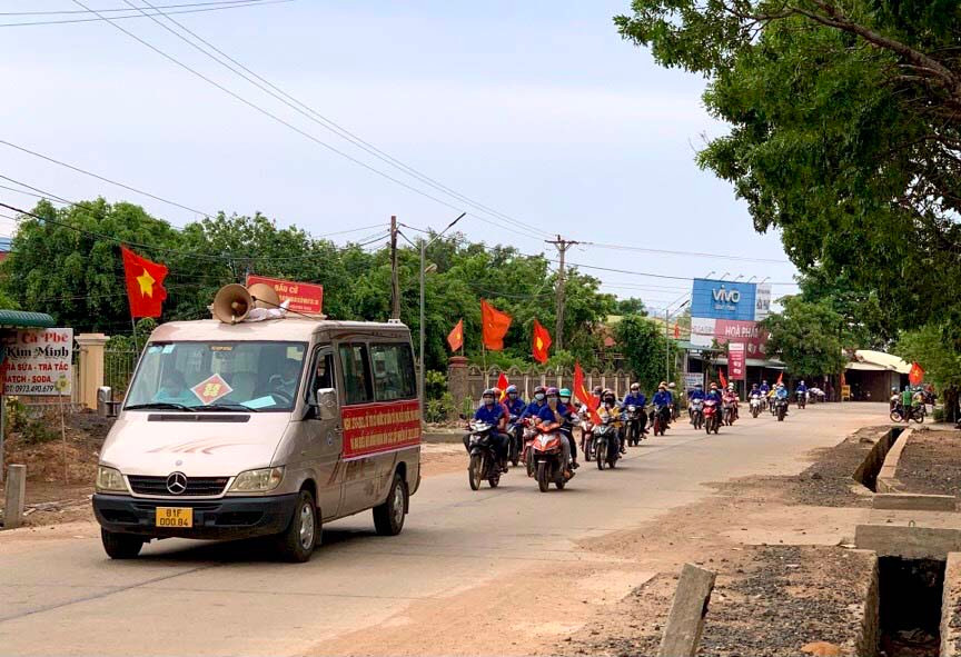 Đường liên xã Ia Ga-Ia Lâu đã được đầu tư làm mới khang trang, sạch đẹp. Ảnh: Lê Hòa