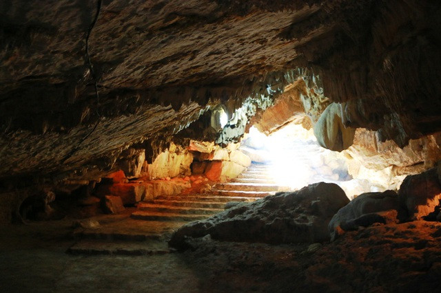 Tại hang động Thiên Hà vẫn còn dấu tích người Tiền sử. Ảnh: T B