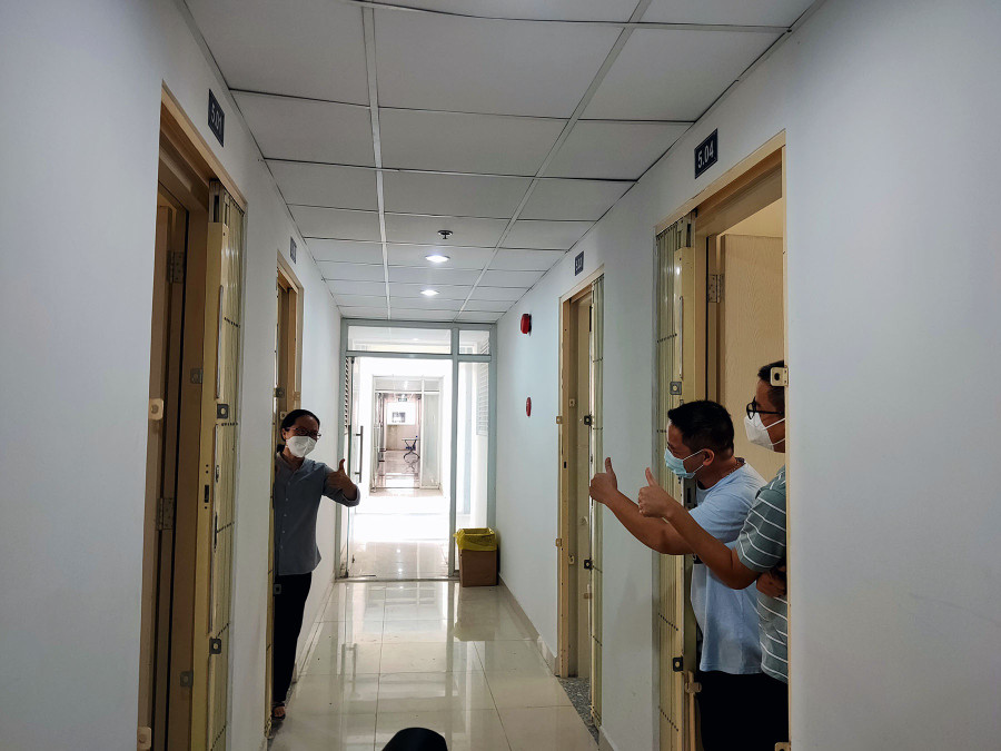 Các tình nguyện viên từng là F0 động viên nhau trong thời gian điều trị