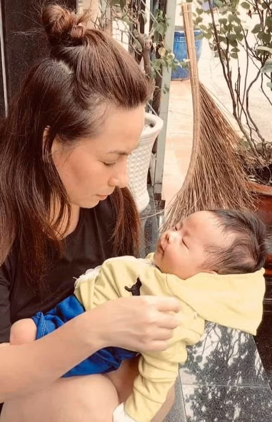  Phi Nhung nhận thêm con nuôi thứ 23 vào tháng 6.2020. Ảnh: NVCC.