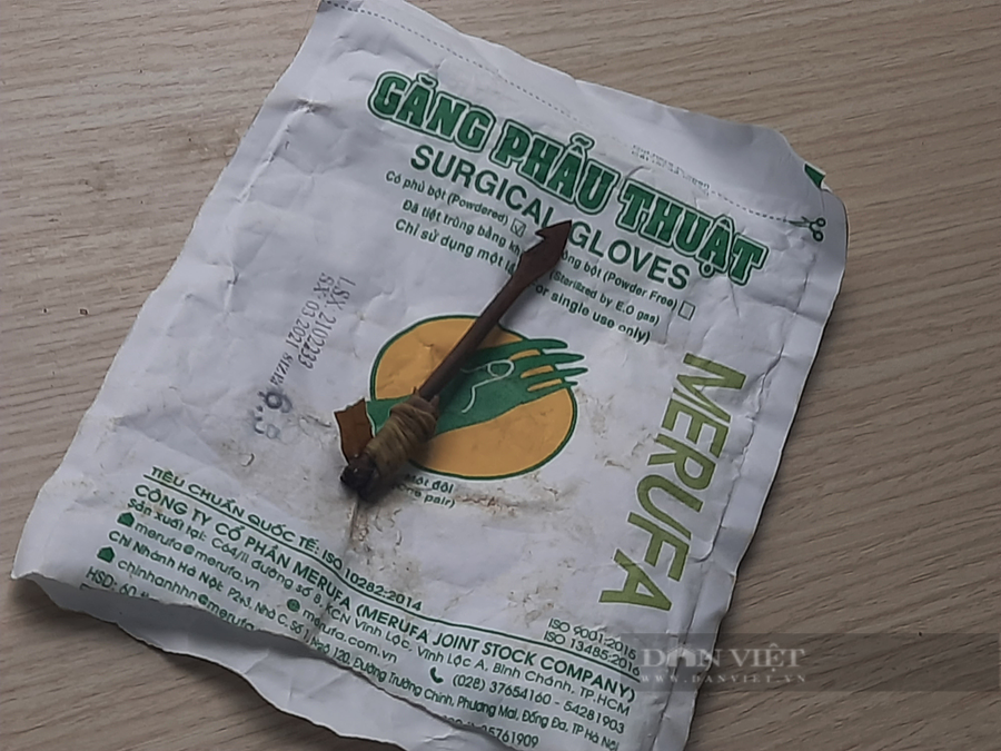Dị vật được các bác sĩ phẫu thuật lấy bỏ trong hốc mắt của em A.T. Ảnh: Lộc Hoàng
