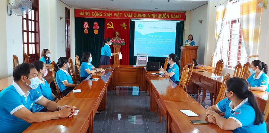 Hội LHPN tỉnh Gia Lai phát động ủng hộ chương trình “Triệu phần quà san sẻ yêu thương”. Ảnh: Minh Châu Hội LHPN tỉnh Gia Lai phát động ủng hộ chương trình “Triệu phần quà san sẻ yêu thương”. Ảnh: Hoàng Ngọc