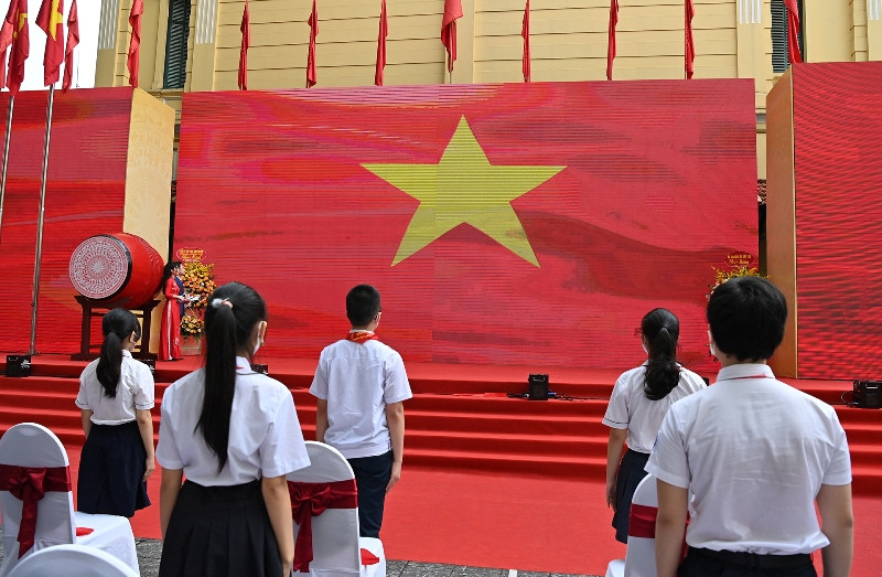  Đây thực sự là một lễ khai giảng đặc biệt, khi các em không thể được gặp thầy, gặp bạn trong ngày khai trường nhưng đó cũng sẽ là một kỷ niệm đáng nhớ với nhiều người. (Ảnh: Duy Linh)