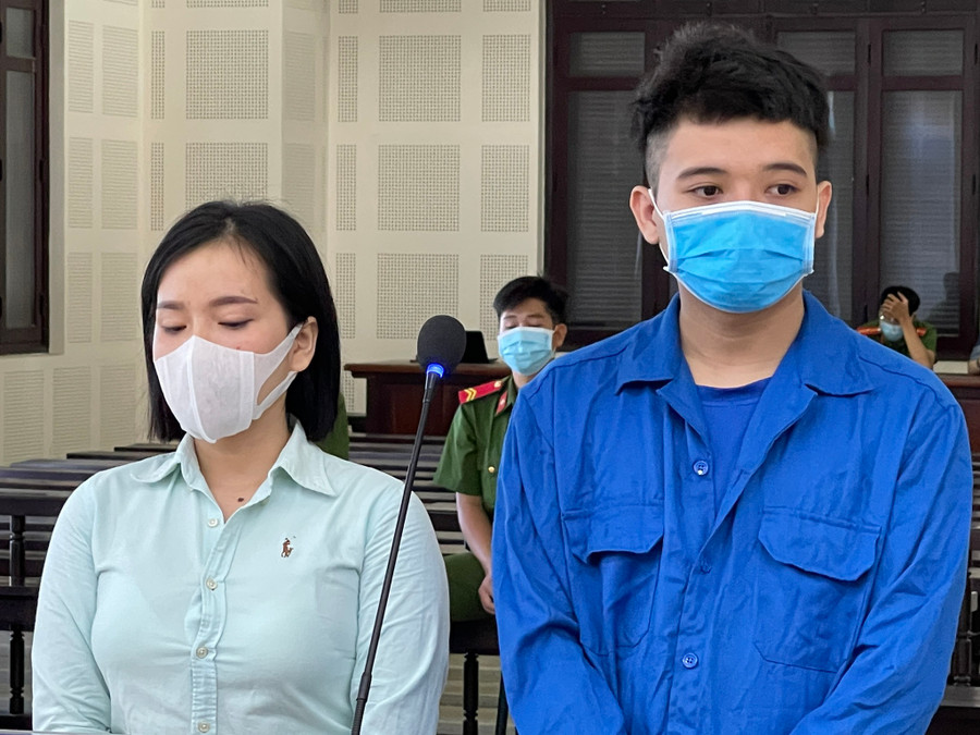 Trang và Được tại tòa. Ảnh: Văn Tiến 