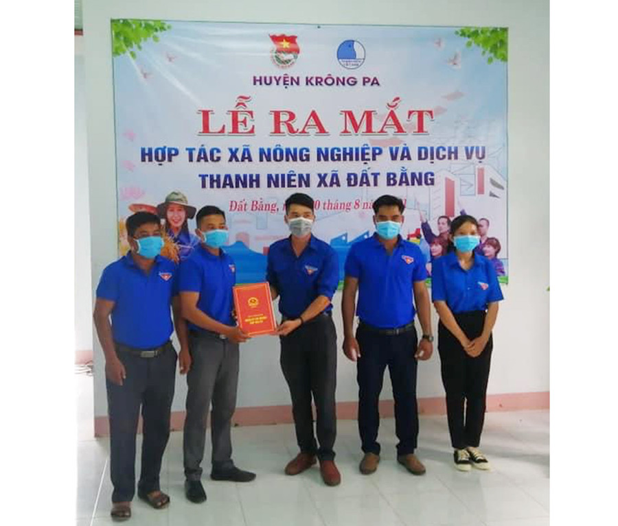 Lễ ra mắt Hợp tác xã nông nghiệp và dịch vụ thanh niên xã Đất Bằng (huyện Krông Pa). Ảnh: Nguyên Hương Lễ ra mắt Hợp tác xã nông nghiệp và dịch vụ thanh niên xã Đất Bằng (huyện Krông Pa). Ảnh: Nguyên Hương