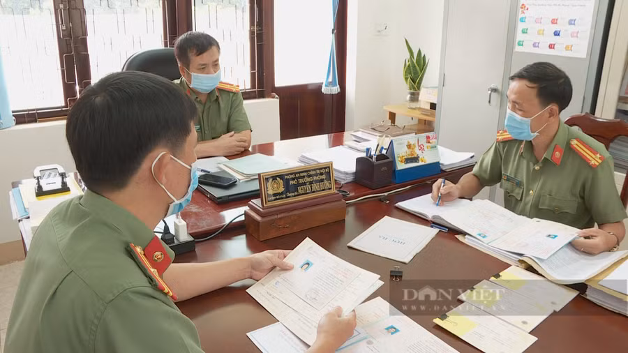 Công an tỉnh Đắk Lắk kiểm tra phát hiện hàng chục bằng giả, bằng không hợp lệ tại huyện Cư Kuin. Ảnh: Duy Hậu