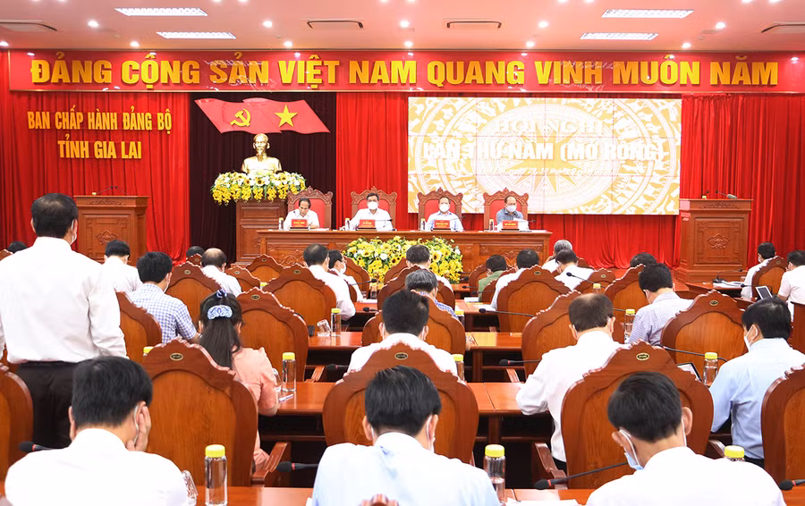 Quang cảnh Hội nghị lần thứ 5 Ban Chấp hành Đảng bộ tỉnh khóa XVI (mở rộng). Ảnh: Quang Tấn